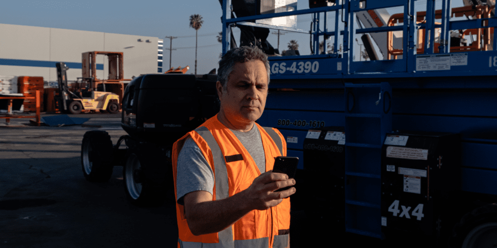 What is telematics? Examples from the construction industry - Trackunit