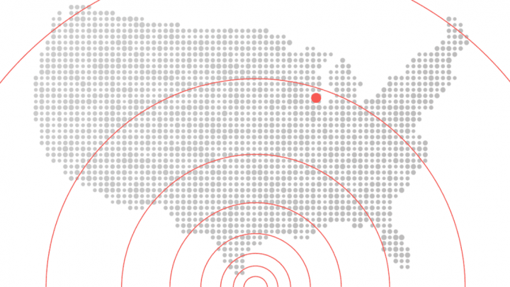 A dotted US map with a red dot and radiating circles from the Midwest illustrates nationwide construction equipment tracking.